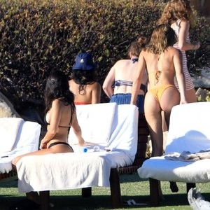 Kourtney Kardashian Celebrity Leaked Nude Photo sexy 006 