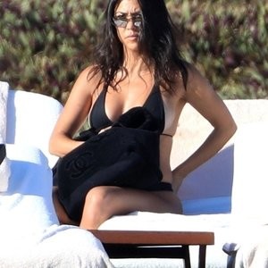 Kourtney Kardashian Celebrity Leaked Nude Photo sexy 008 