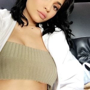 Kylie Jenner Makes Underboob A Thing - Celeb Nudes