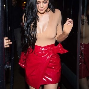 Kylie Jenner Sexy Photos – Celeb Nudes