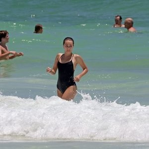 Alycia Debnam-Carey Naked Celebrity Pic sexy 034 