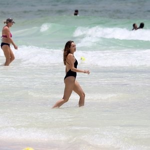 Alycia Debnam-Carey Newest Celebrity Nude sexy 046 