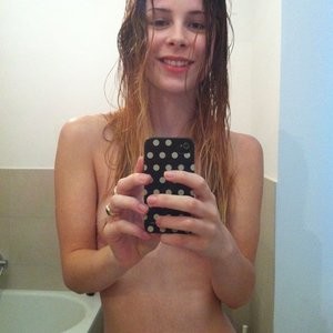 Selfie lena nackt Lena Dunham