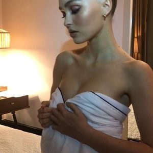 Lily-Rose Depp Naked celebrity picture sexy 002 