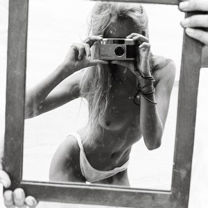 Maya Stepper Naked Celebrity Pic sexy 002 