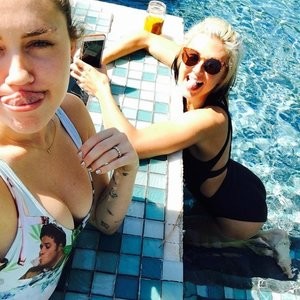 Miley Cyrus Cleavage Photo – Celeb Nudes