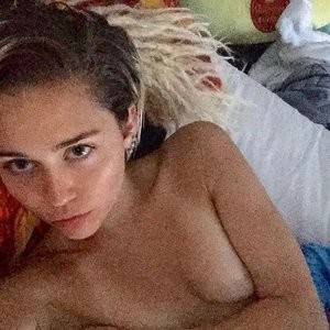 Miley Cyrus Hot Naked Celeb sexy 005 