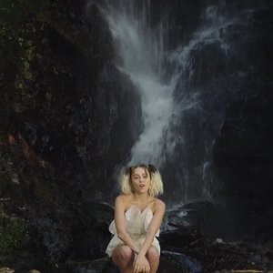 Miley Cyrus Free Nude Celeb sexy 042 