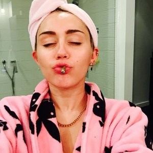 Miley Cyrus Newest Celebrity Nude sexy 011 