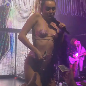 Cyrus nude live miley 10 Times