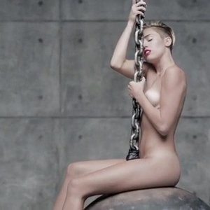 Miley Cyrus Real Celebrity Nude sexy 006 