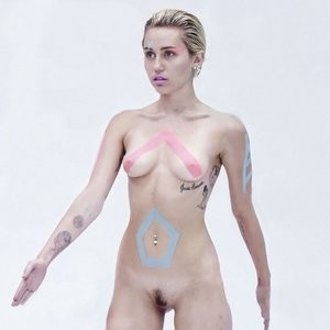 Miley Cyrus Naked Celebrity Pic sexy 008 