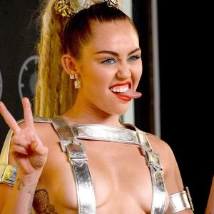 Miley Cyrus Nude Celebrity Picture sexy 133 