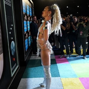 Miley Cyrus Nude Celeb Pic sexy 184 