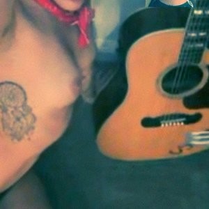 Miley Cyrus Nude Celeb Pic sexy 008 