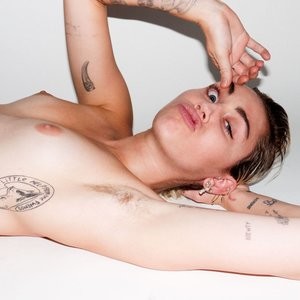 Miley Cyrus Celeb Nude sexy 010 