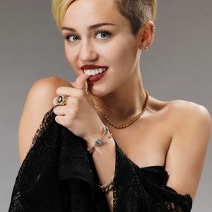 Miley Cyrus Naked Celebrity Pic sexy 009 