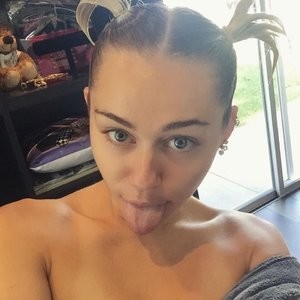 Miley Cyrus Celebrity Nude Pic sexy 001 