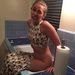 Miley Cyrus Celebrity Nude Pic sexy 002 
