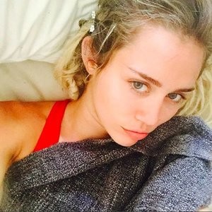 Miley Cyrus Sexy Selfies – Celeb Nudes