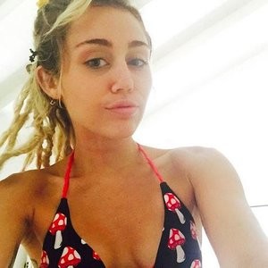 Miley Cyrus Real Celebrity Nude sexy 004 