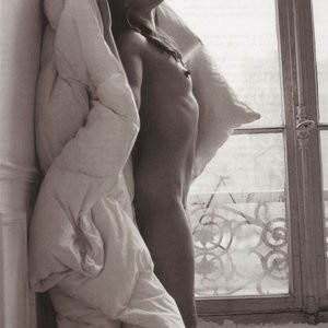 Milla Jovovich Hot Naked Celeb sexy 004 