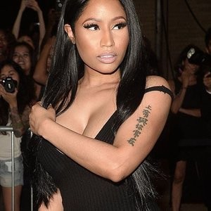 Nicki Minaj Naked Celebrity Pic sexy 002 
