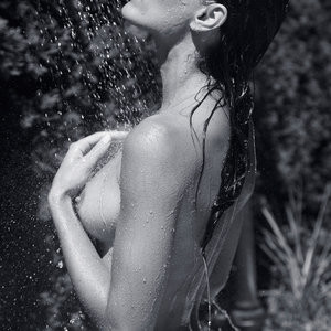 Elisa Meliani Celebrity Nude Pic sexy 009 