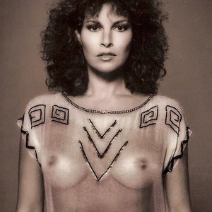 Raquel Welch sexy photos - Celeb Nudes