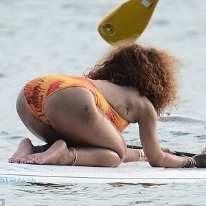 Rihanna Nude Celeb Pic sexy 047 