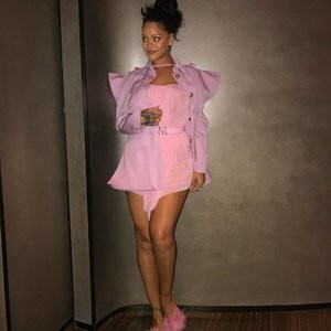 Rihanna Famous Nude sexy 002 