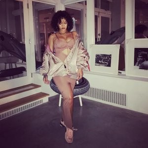 Rihanna Celebrity Leaked Nude Photo sexy 003 