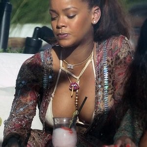 Rihanna Real Celebrity Nude sexy 003 