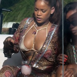 Rihanna Celeb Nude sexy 005 