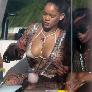 Rihanna Nude Celeb sexy 006 