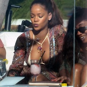 Rihanna Naked celebrity picture sexy 015 