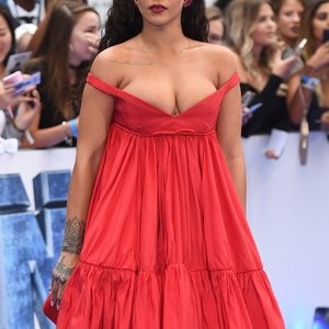 Rihanna Free Nude Celeb sexy 015 