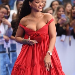 Rihanna Nude Celebrity Picture sexy 020 