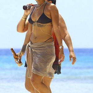 Rihanna Nude Celeb sexy 004 