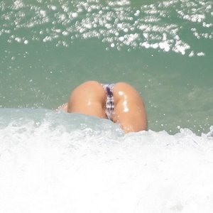 Alessandra Ambrosio Naked Celebrity sexy 009 