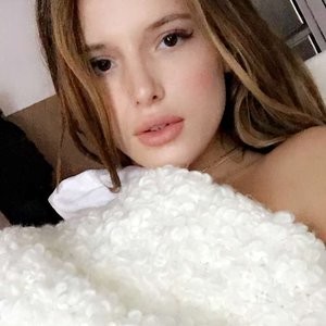 Bella Thorne Naked Celebrity Pic sexy 005 