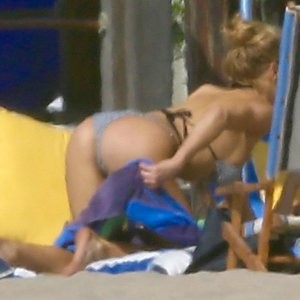 Charlotte McKinney Celebrity Leaked Nude Photo sexy 001 