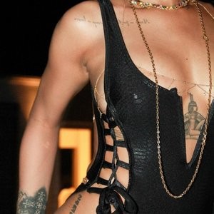 Rihanna Famous Nude sexy 004 