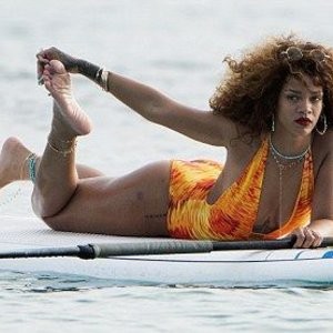 Rihanna Naked Celebrity Pic sexy 002 