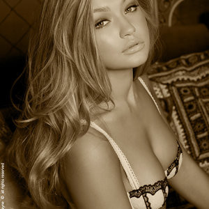 Gigi Hadid Celebrity Nude Pic sexy 003 