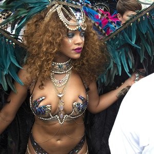 Rihanna Naked Celebrity sexy 002 