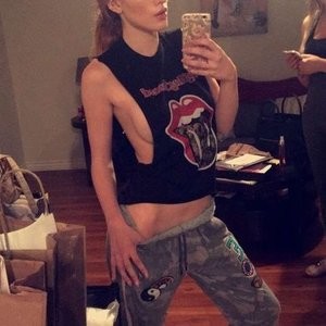 Sideboob Photos of Bella Thorne – Celeb Nudes