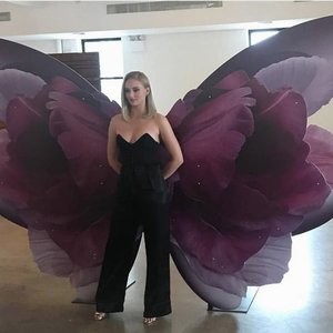 Sophie Turner Celebs Naked sexy 002 