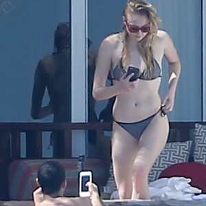 Sophie Turner Flips You Off For Being A Creep – Celeb Nudes