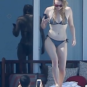 Sophie Turner Nude Celeb Pic sexy 002 